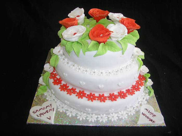 עוגת יום הולדת 3 קומות שושנים